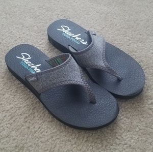 Skechers flip flops